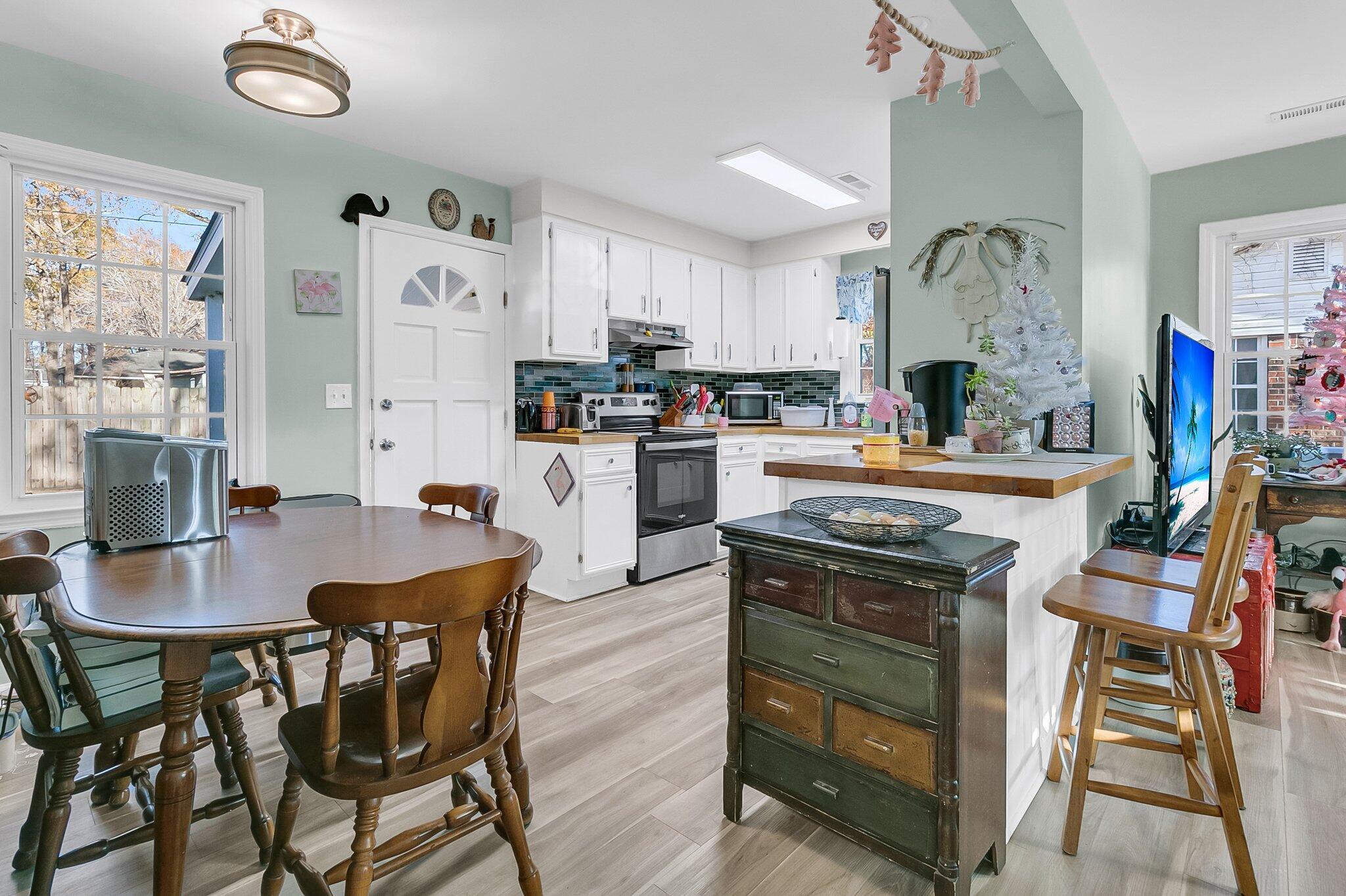 107 Dorchester Manor Boulevard