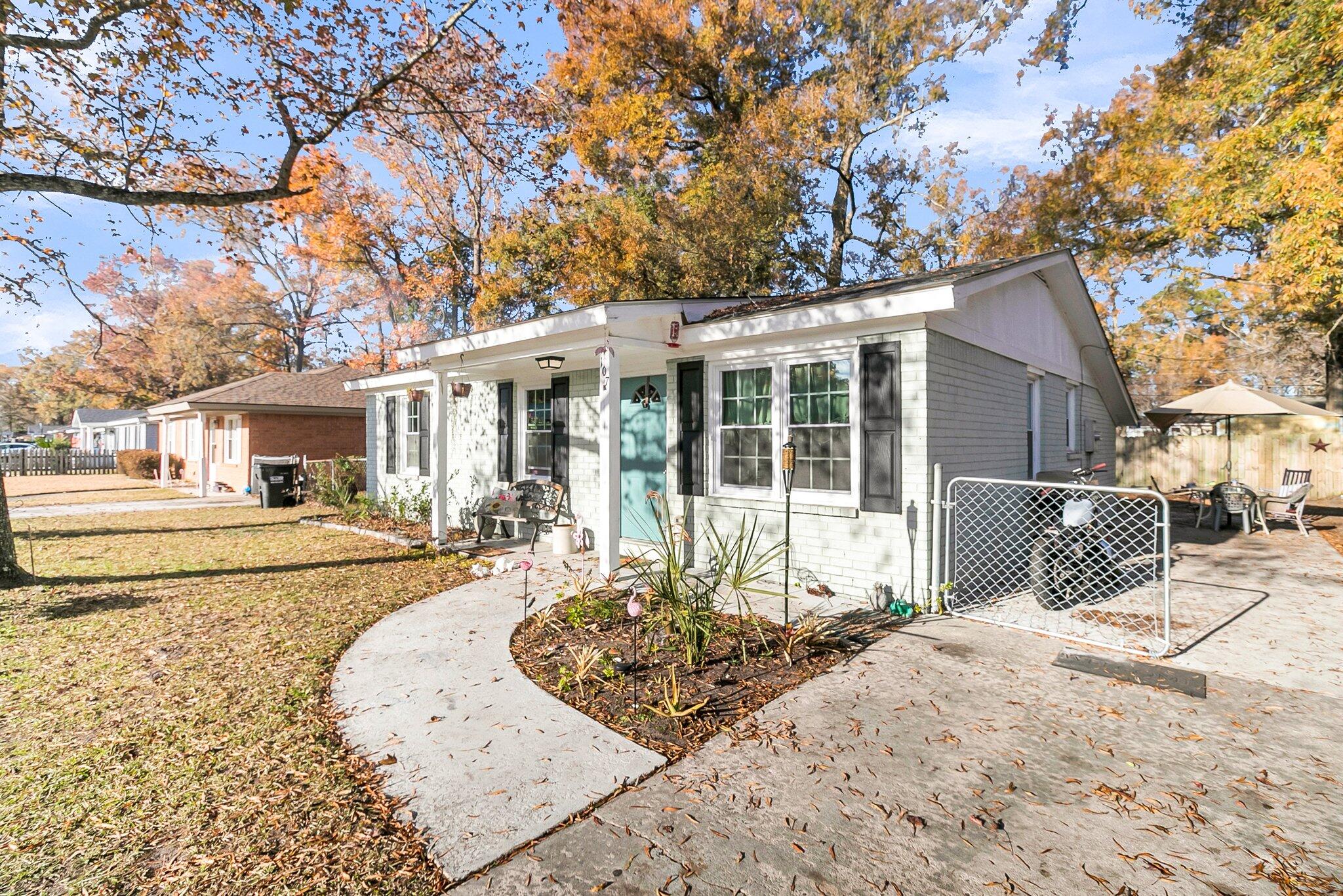 107 Dorchester Manor Boulevard