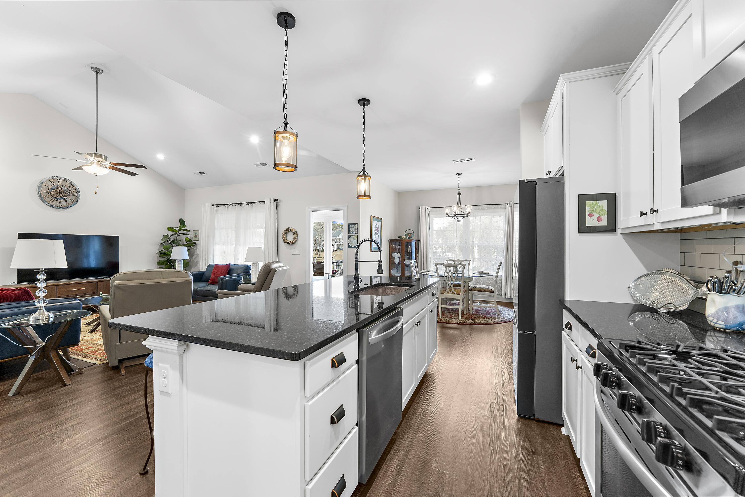 2551 Wedgefield Road