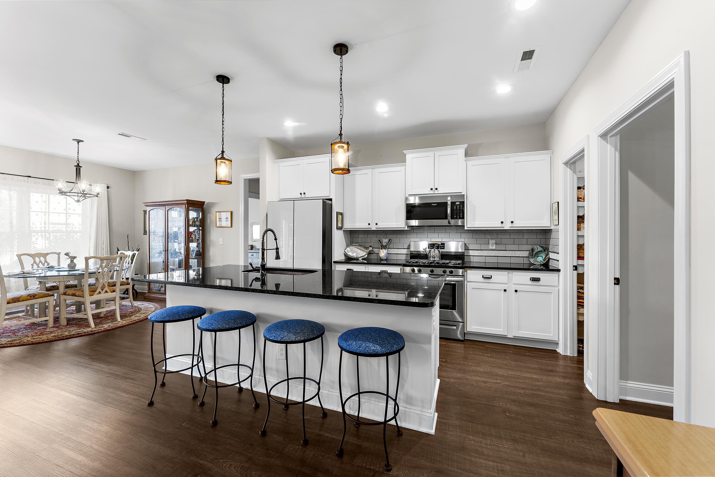 2551 Wedgefield Road