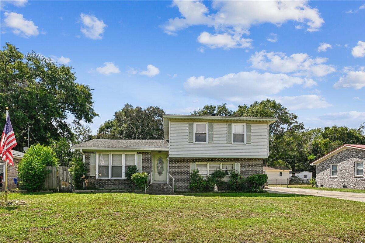 1263 Honeysuckle Lane
