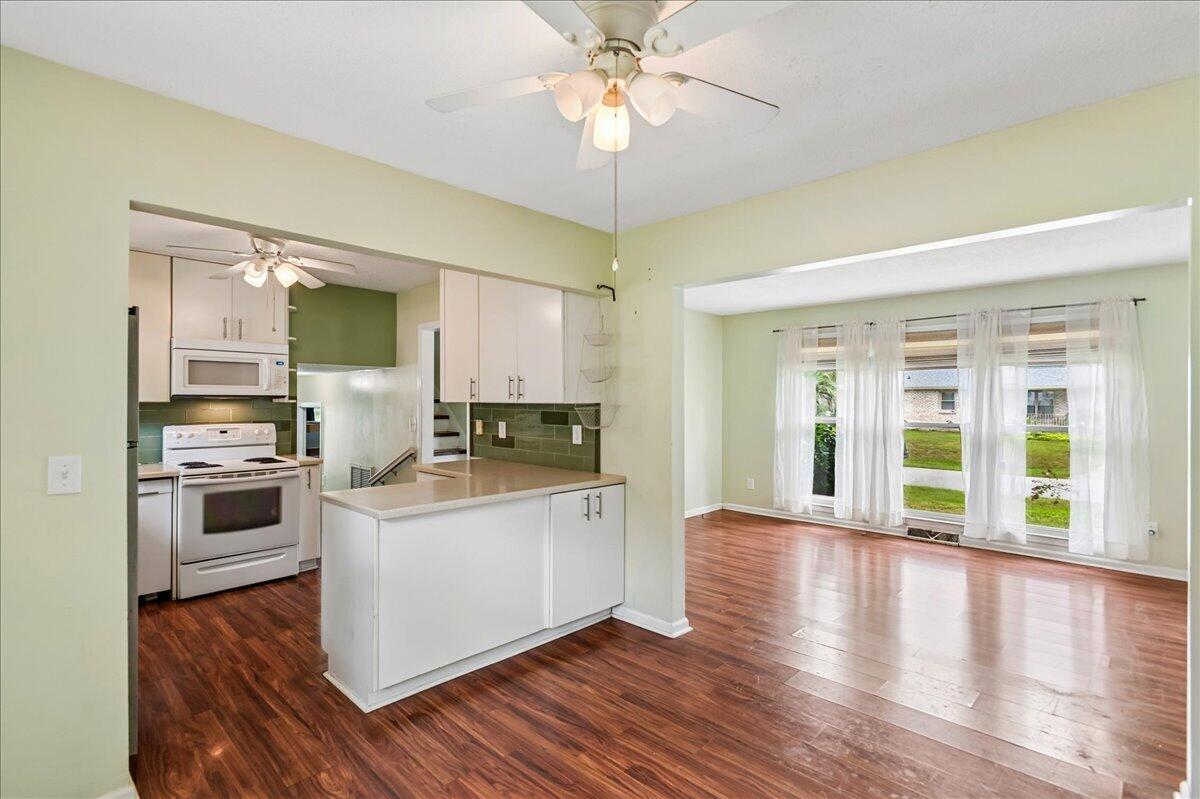 1263 Honeysuckle Lane