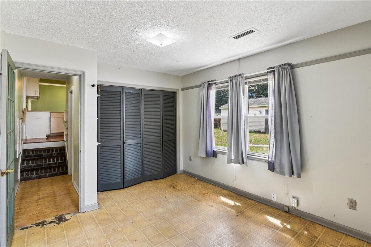 1263 Honeysuckle Lane
