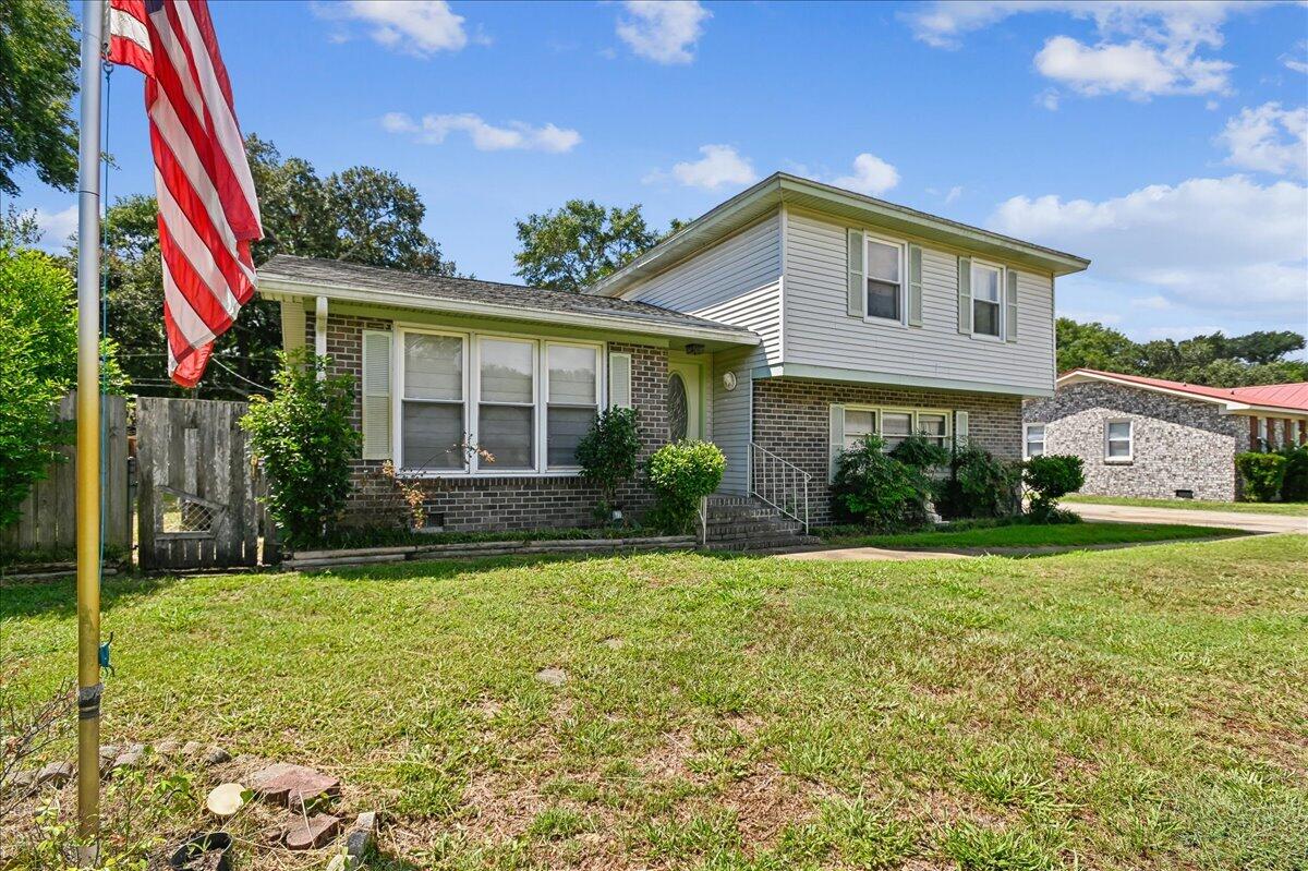 1263 Honeysuckle Lane