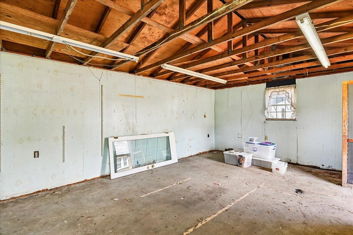 1263 Honeysuckle Lane