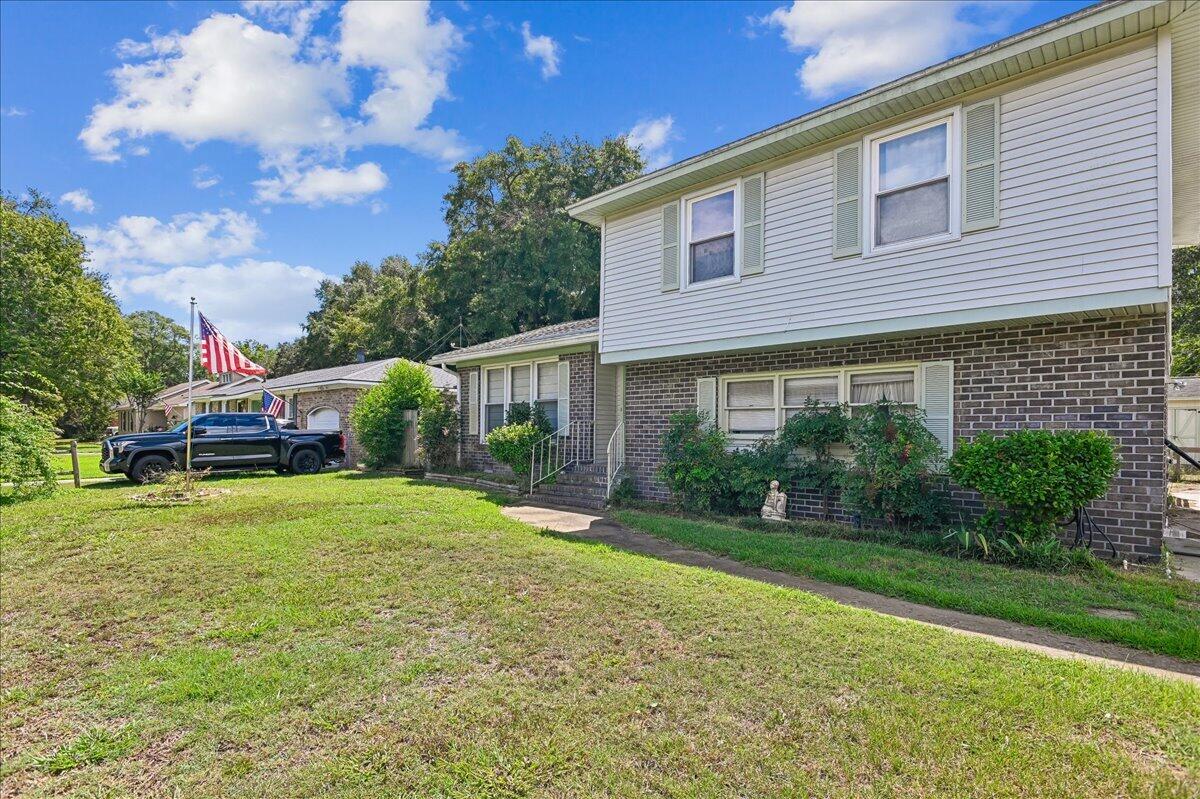 1263 Honeysuckle Lane