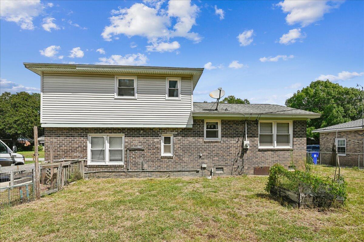 1263 Honeysuckle Lane