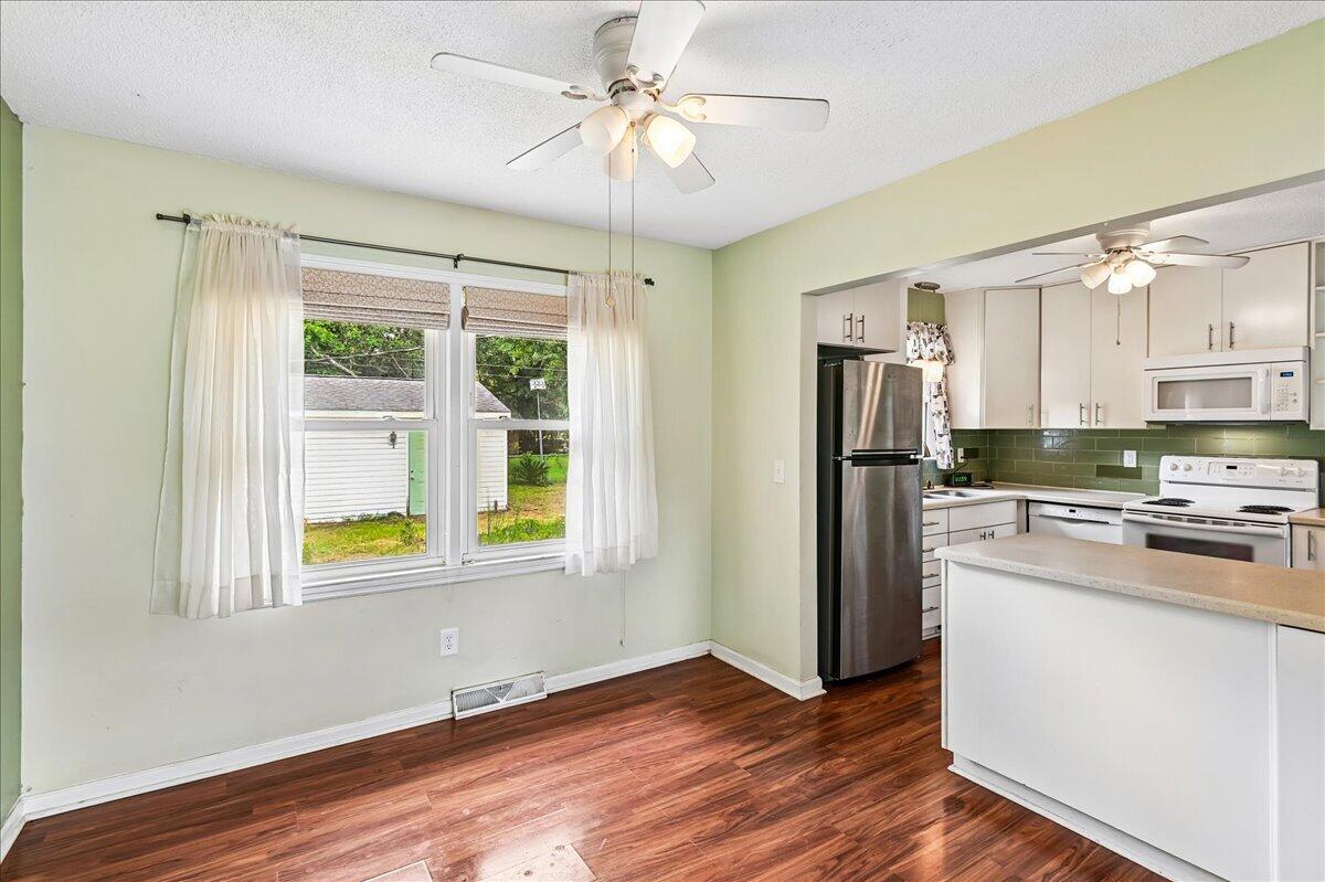 1263 Honeysuckle Lane