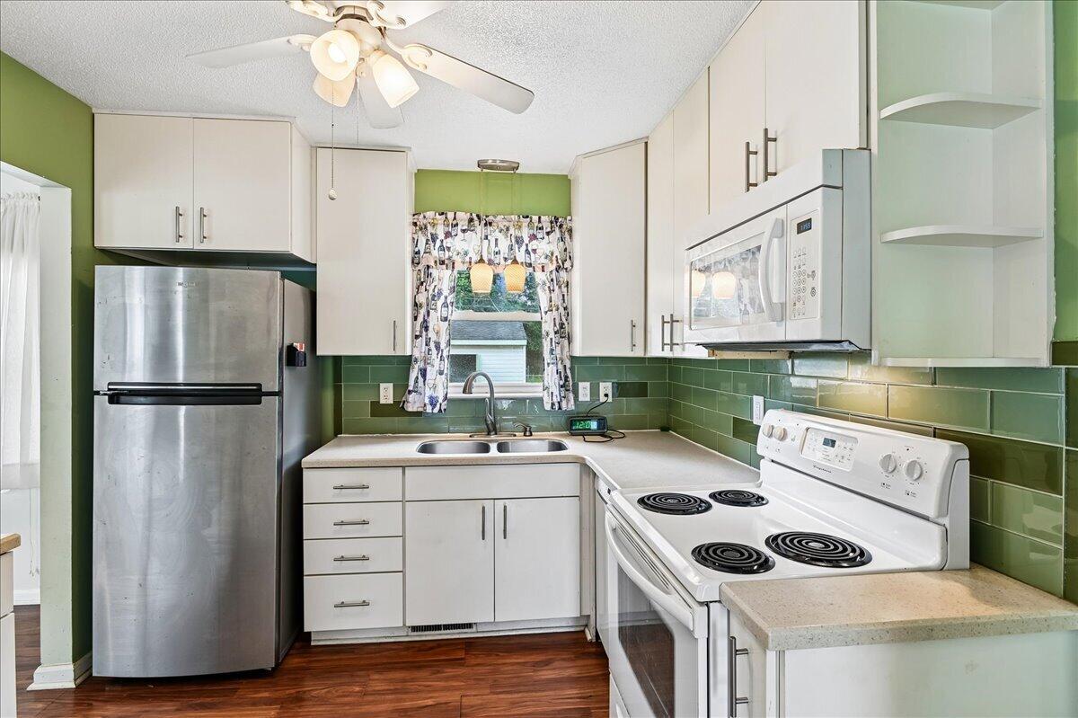 1263 Honeysuckle Lane