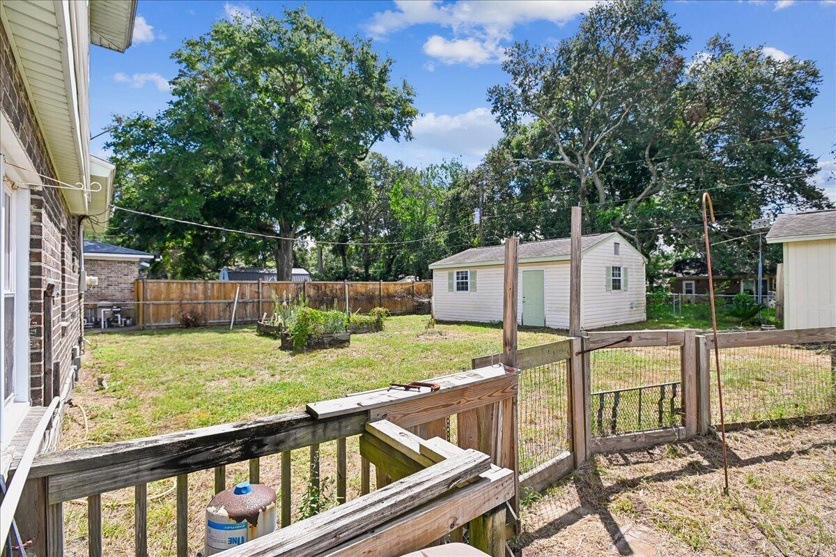 1263 Honeysuckle Lane