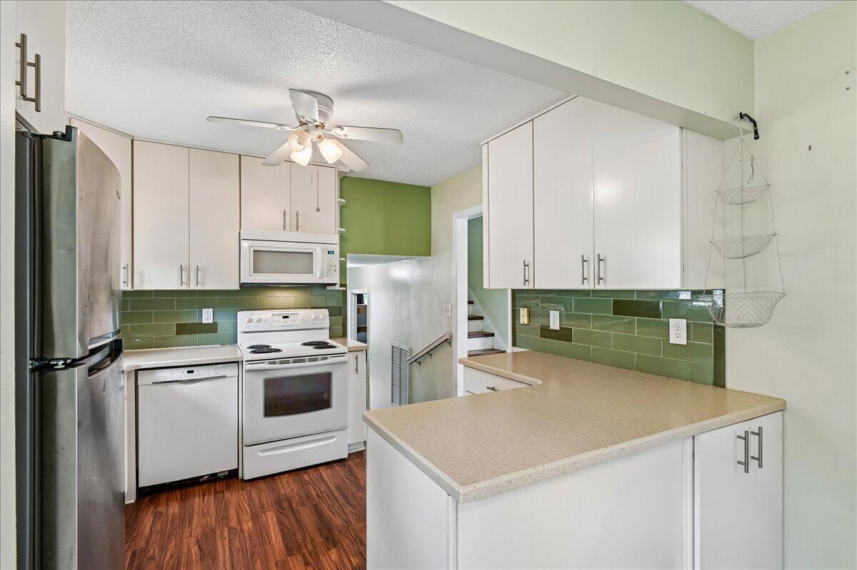 1263 Honeysuckle Lane