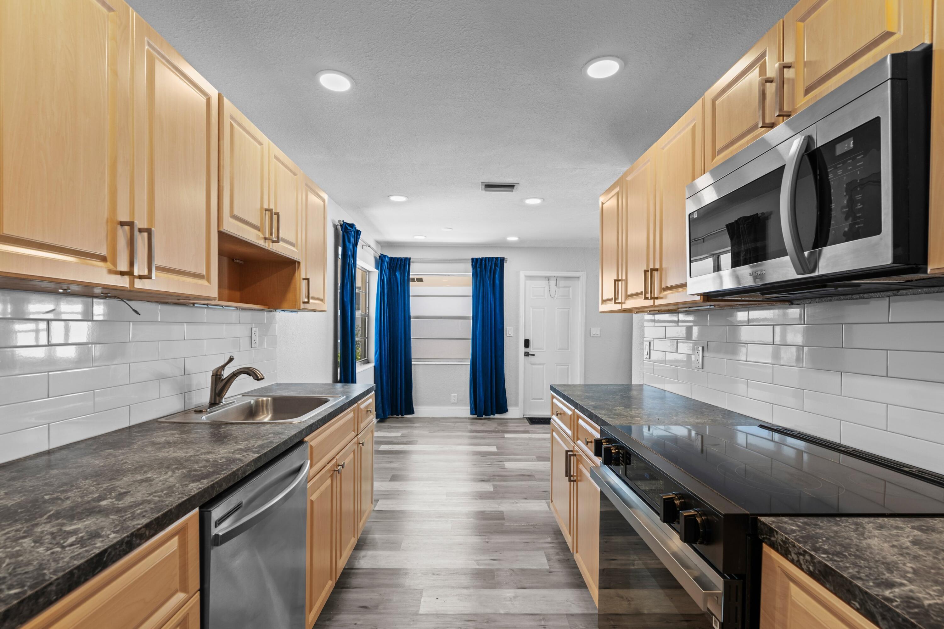 1301 NE 16TH Terrace 1-9