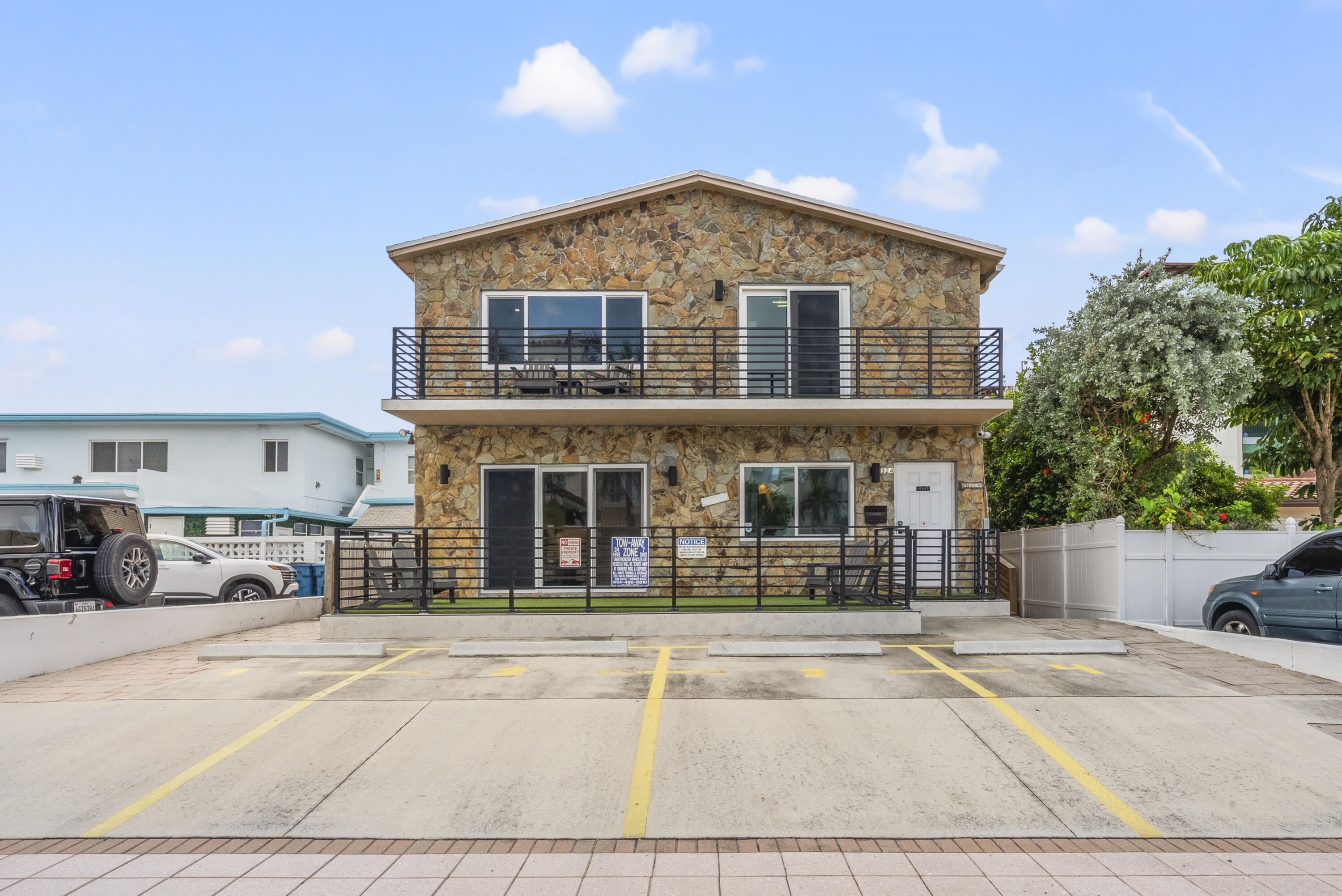 324 ROOSEVELT Street
