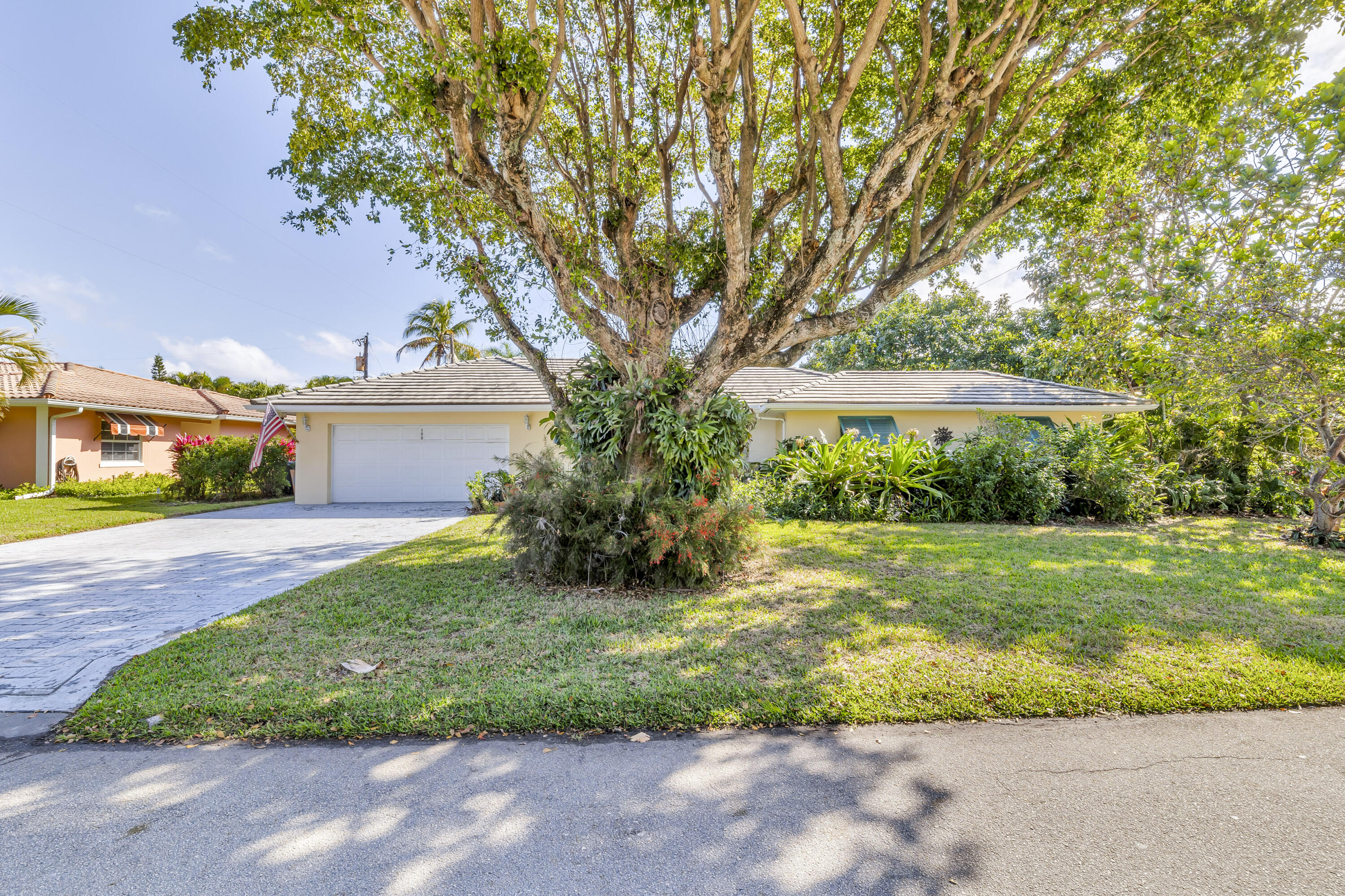 100 NE Spanish Trail