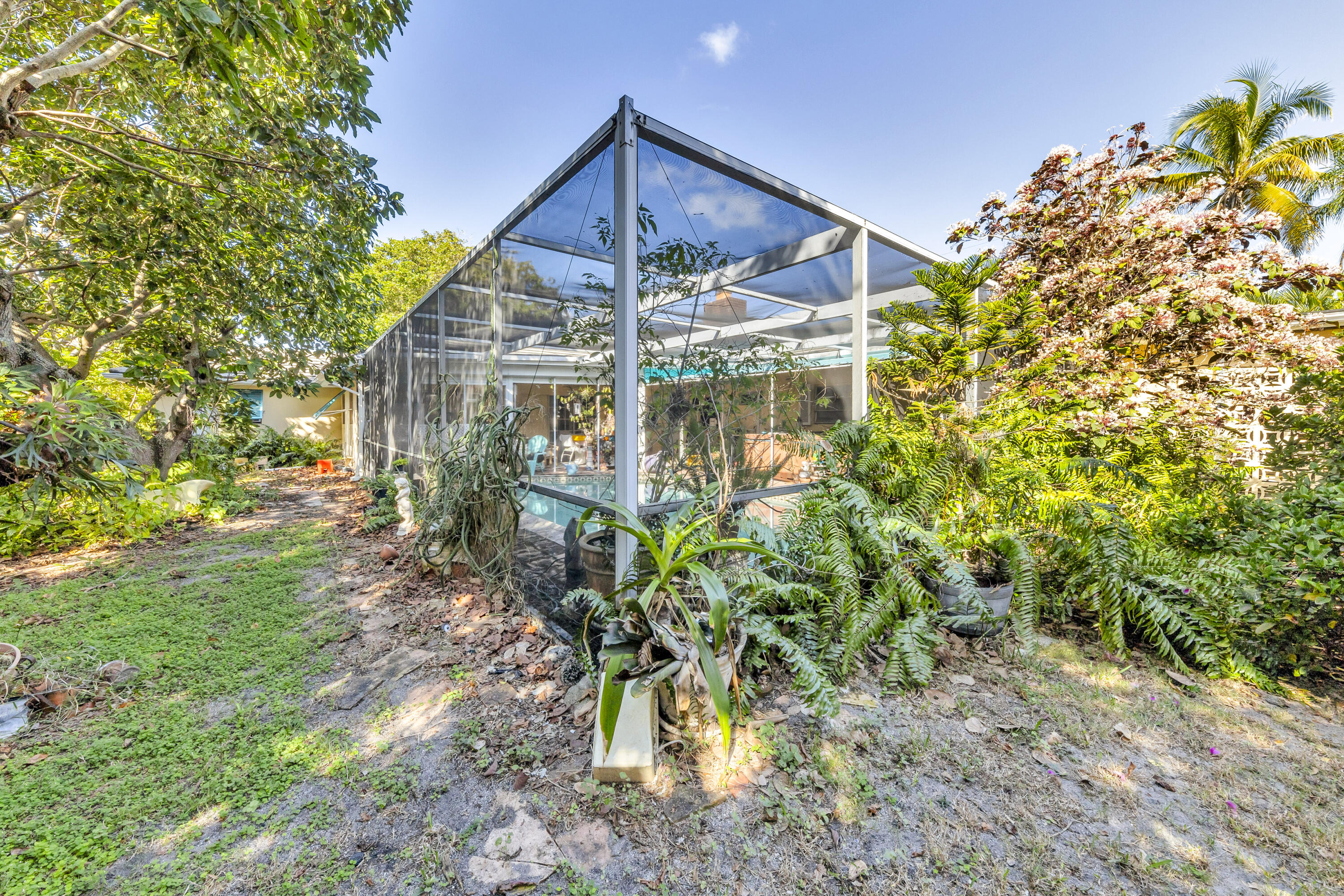 100 NE Spanish Trail