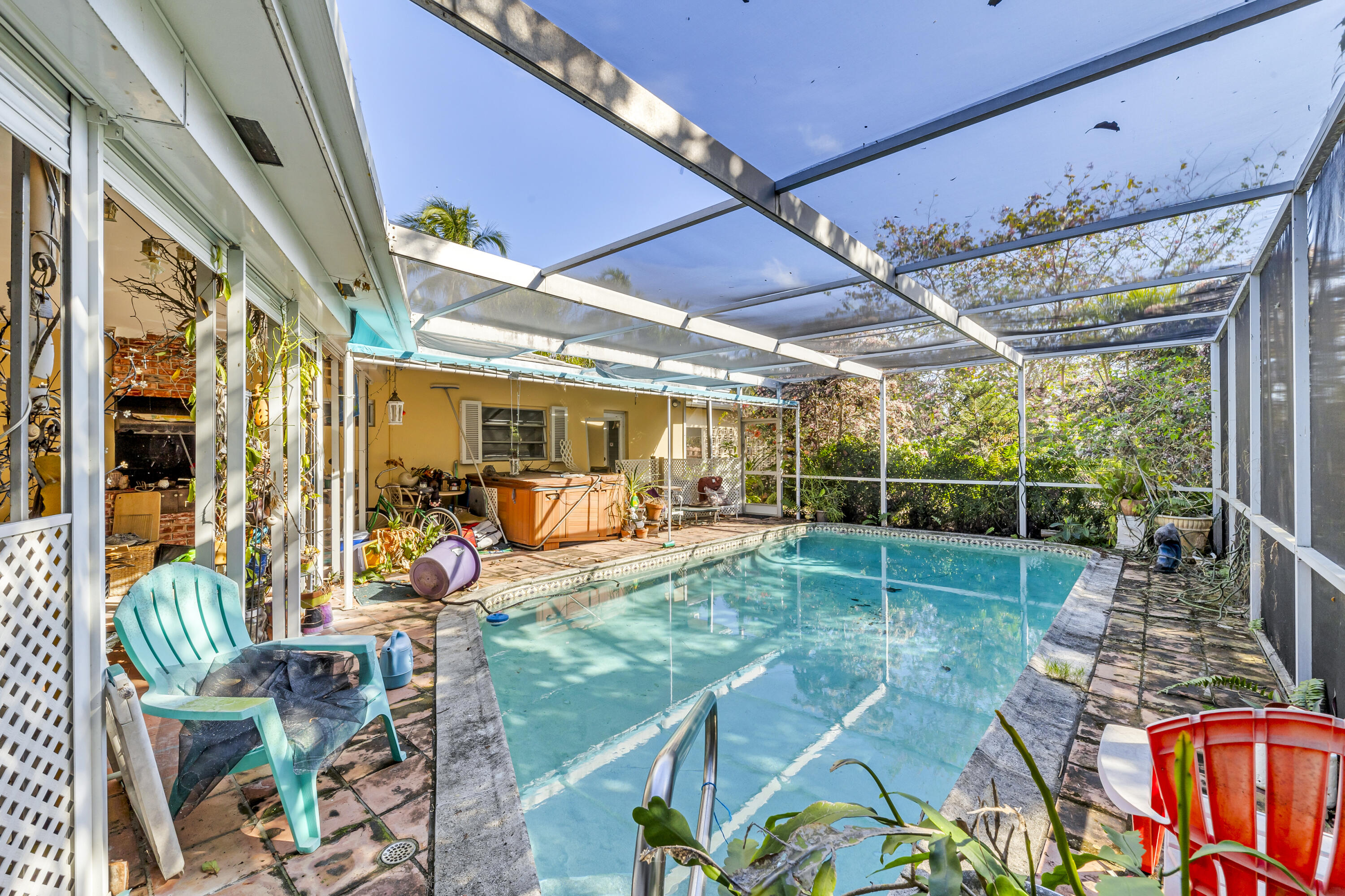 100 NE Spanish Trail