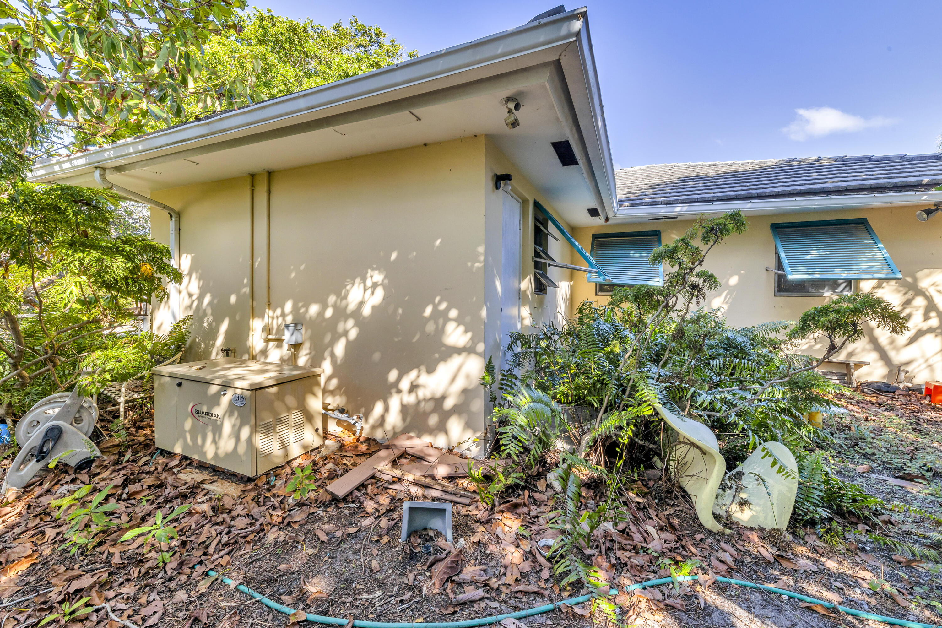 100 NE Spanish Trail