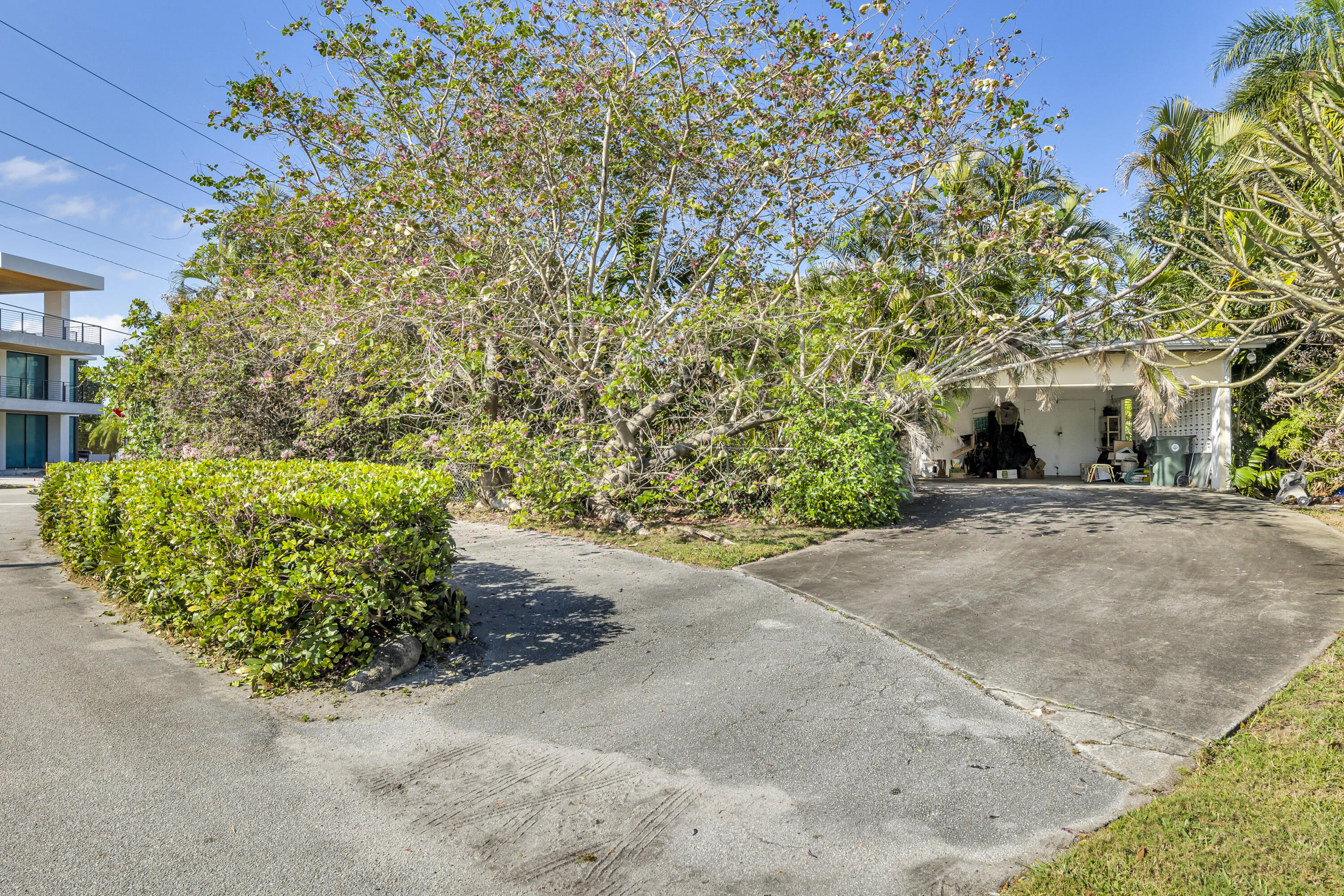 100 NE Spanish Trail