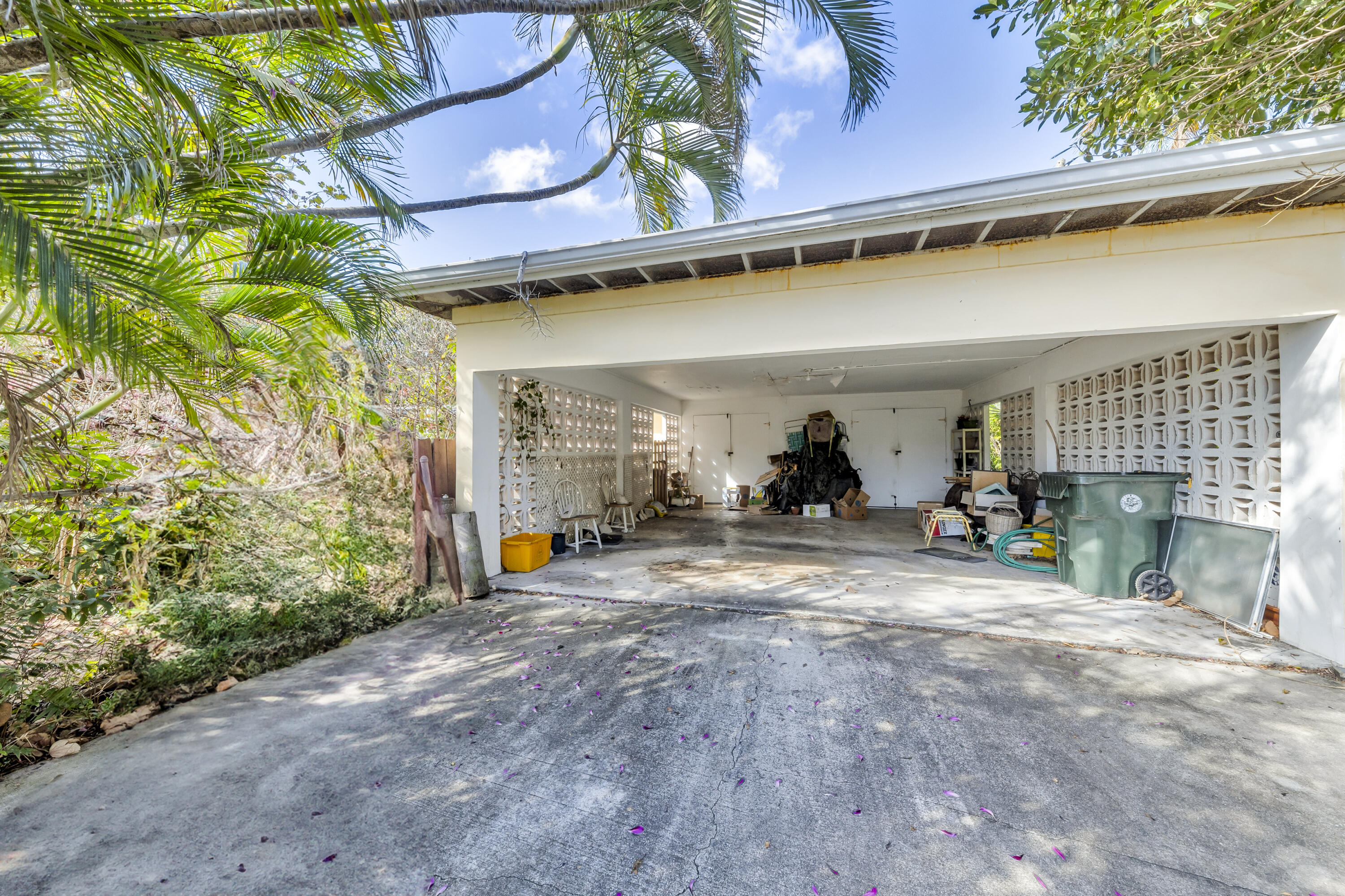 100 NE Spanish Trail