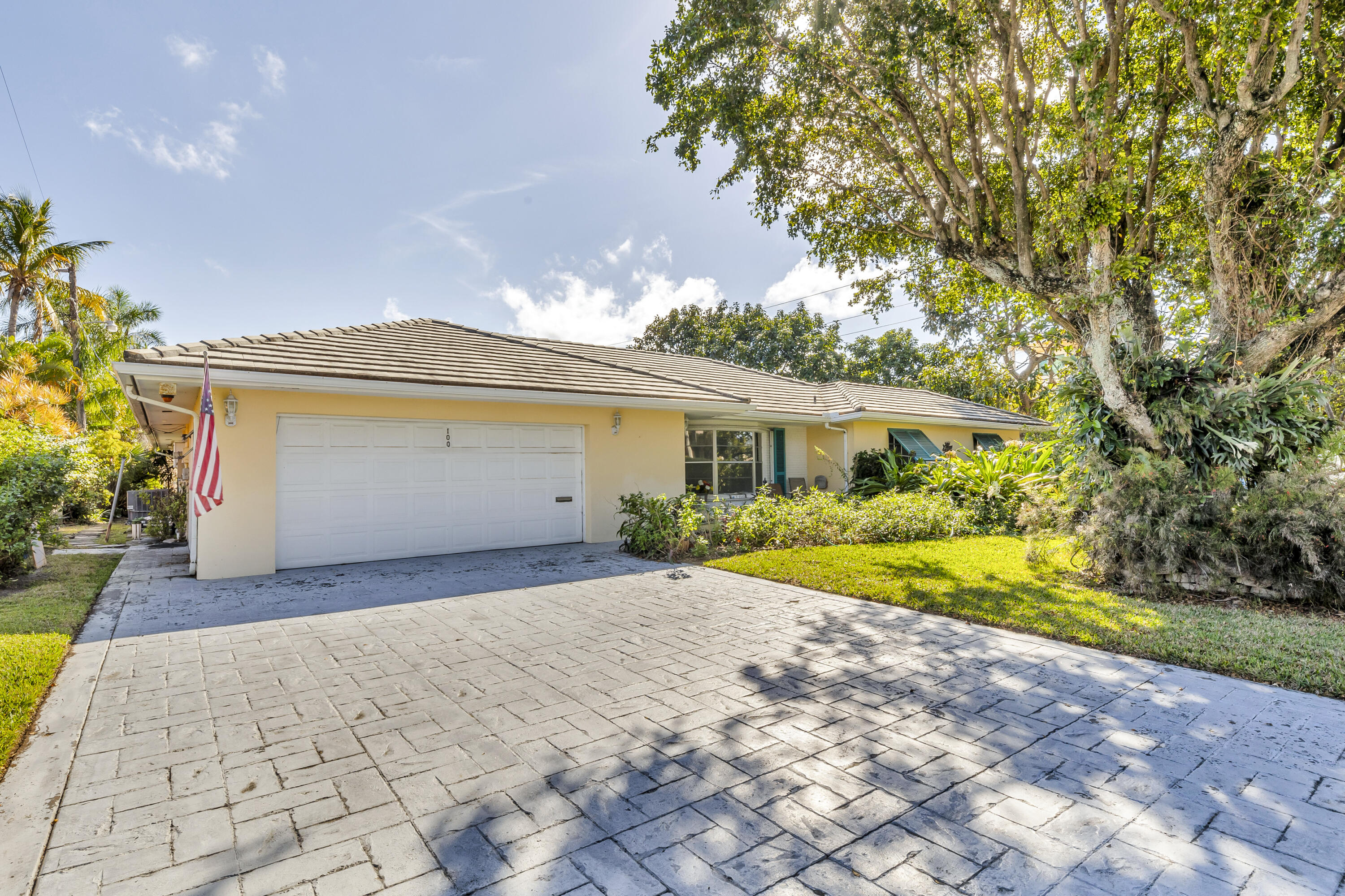 100 NE Spanish Trail