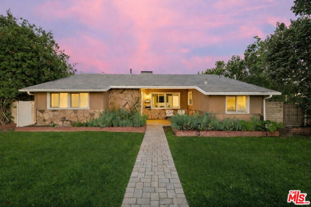 5208 Woodman Ave. Ave