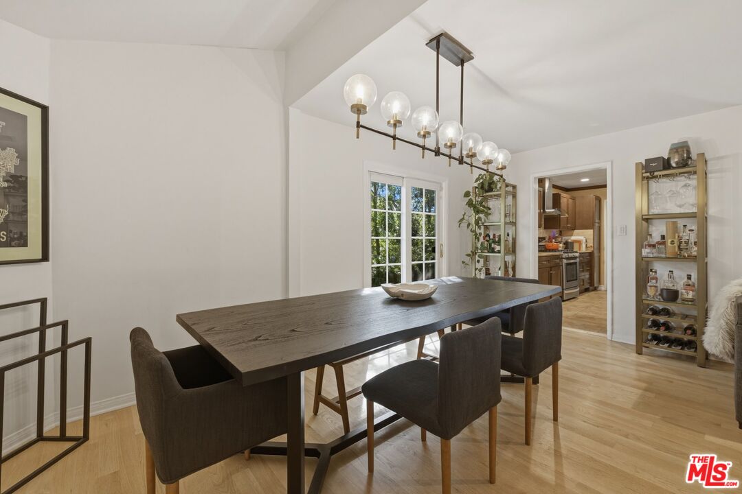 5208 Woodman Ave. Ave