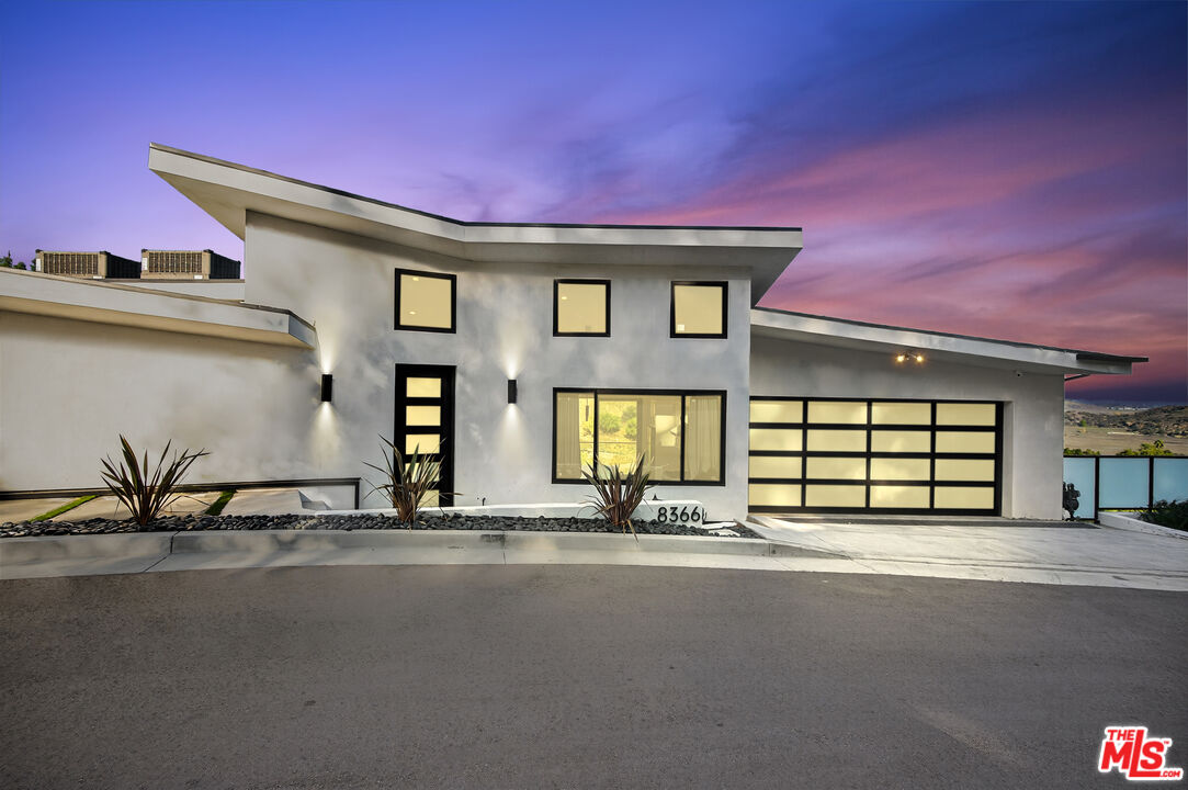 8366 Hillcroft Dr