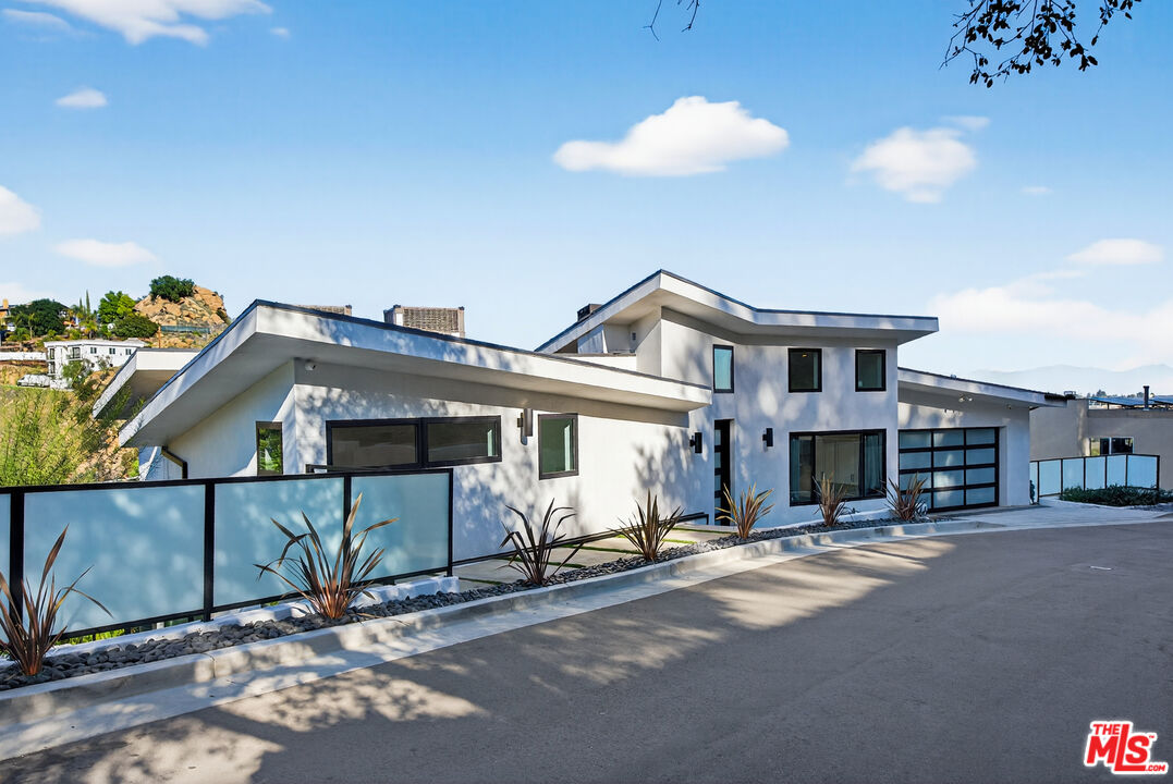 8366 Hillcroft Dr