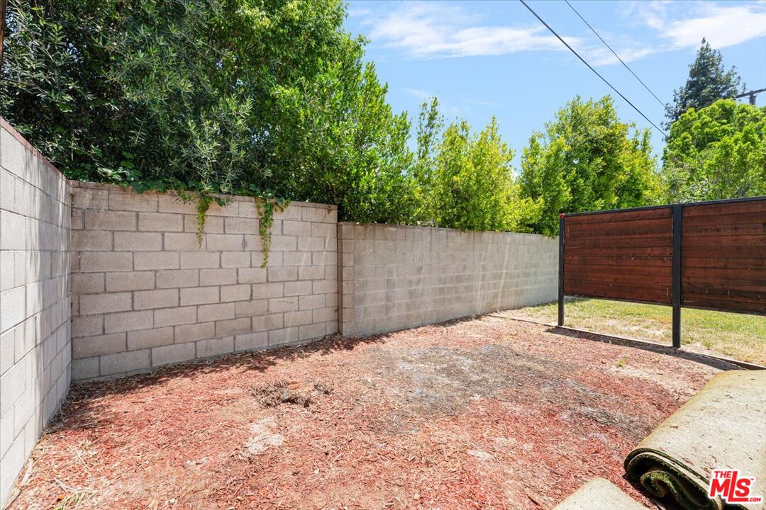 6652 Orion Ave