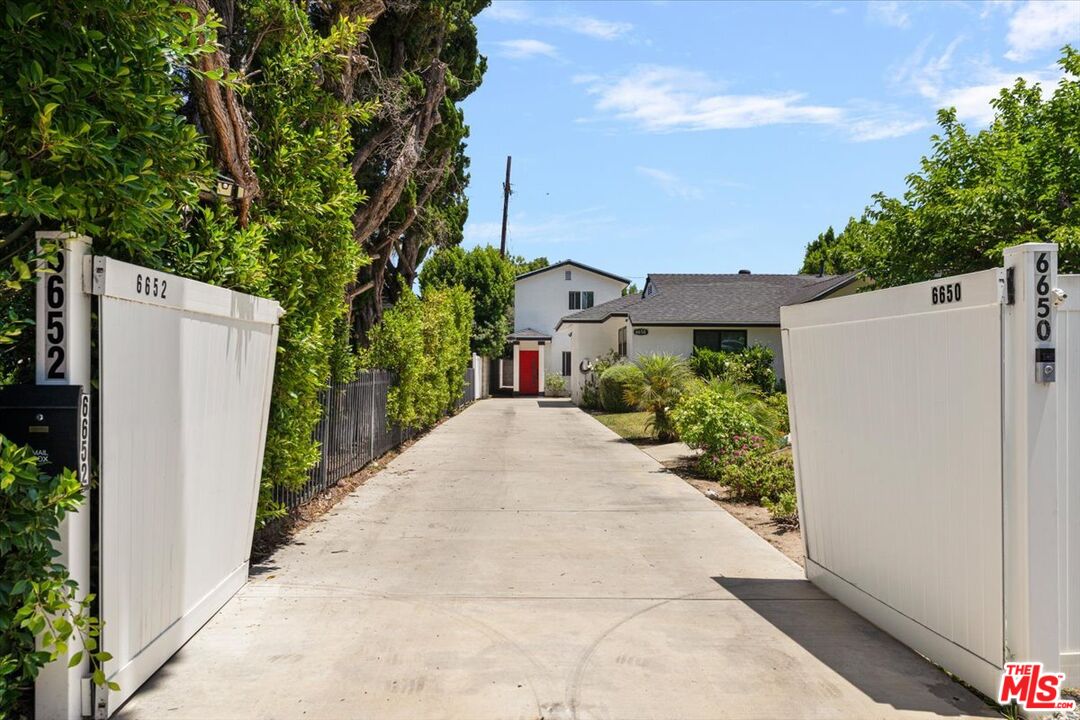 6652 Orion Ave