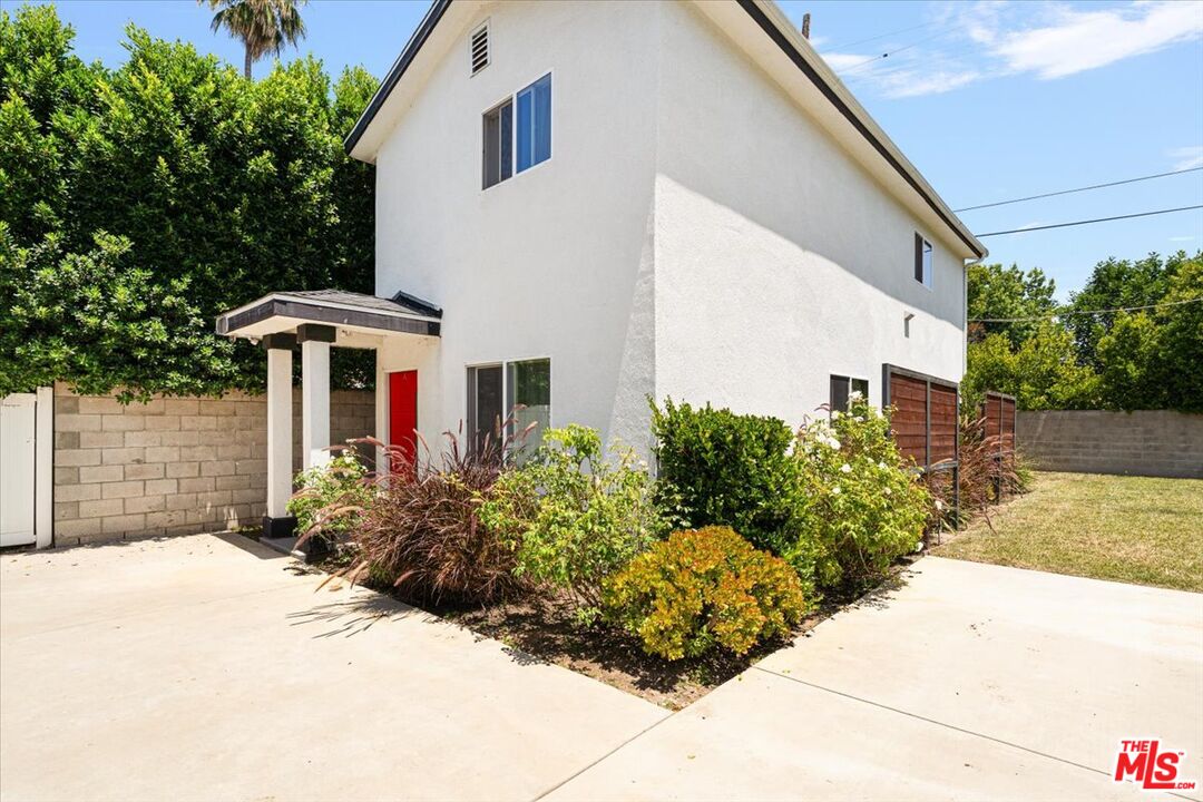 6652 Orion Ave