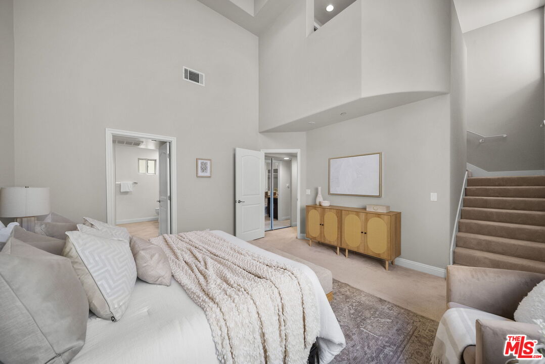5727 Camellia Ave Unit: 108