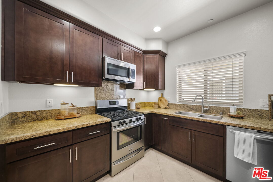 5727 Camellia Ave Unit: 108