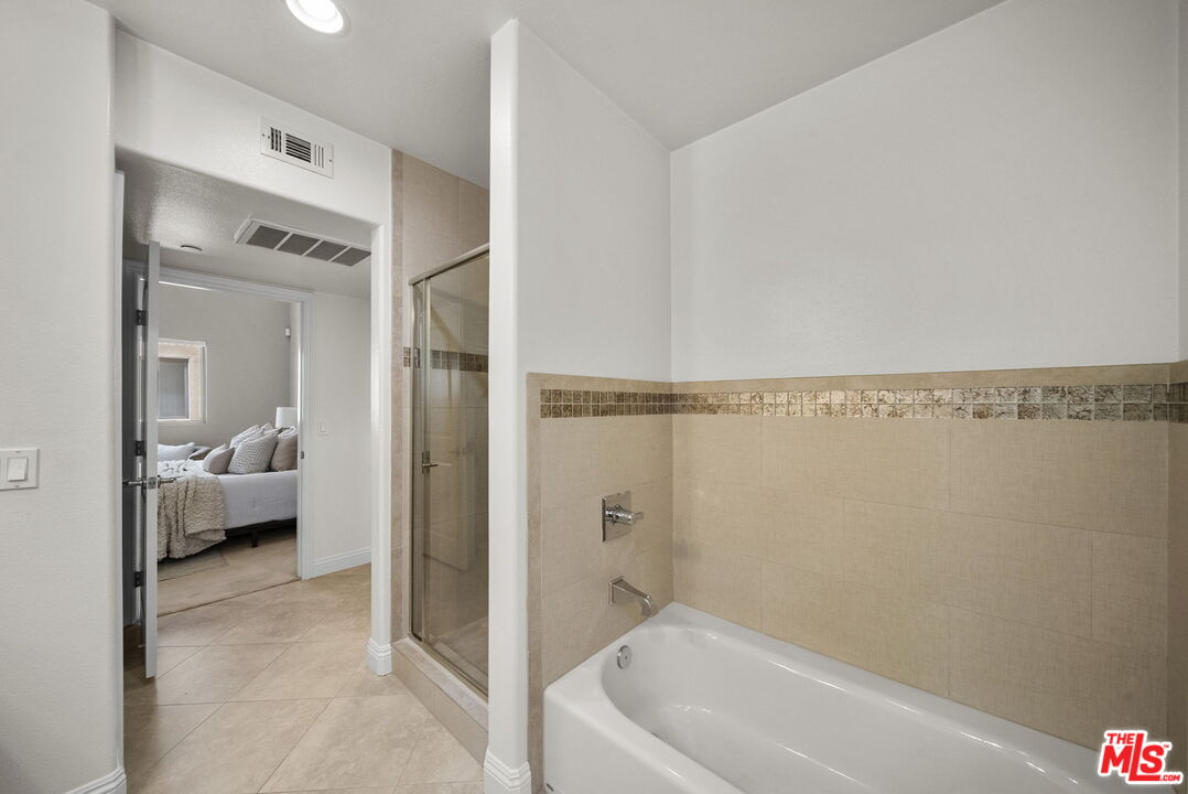 5727 Camellia Ave Unit: 108