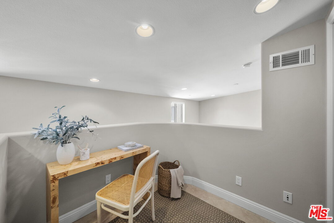 5727 Camellia Ave Unit: 108