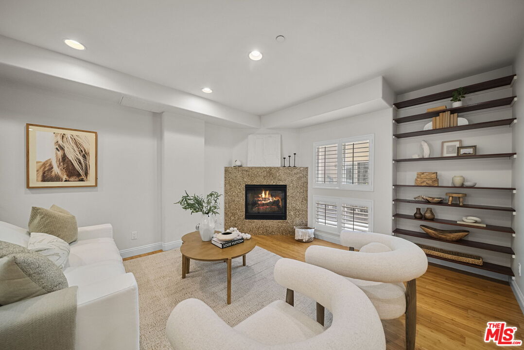 5727 Camellia Ave Unit: 108