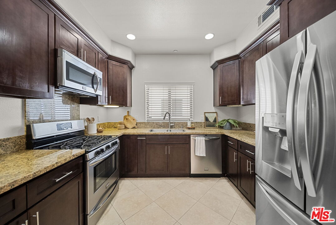 5727 Camellia Ave Unit: 108