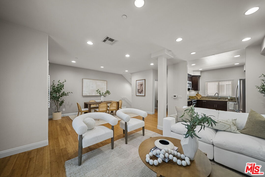 5727 Camellia Ave Unit: 108