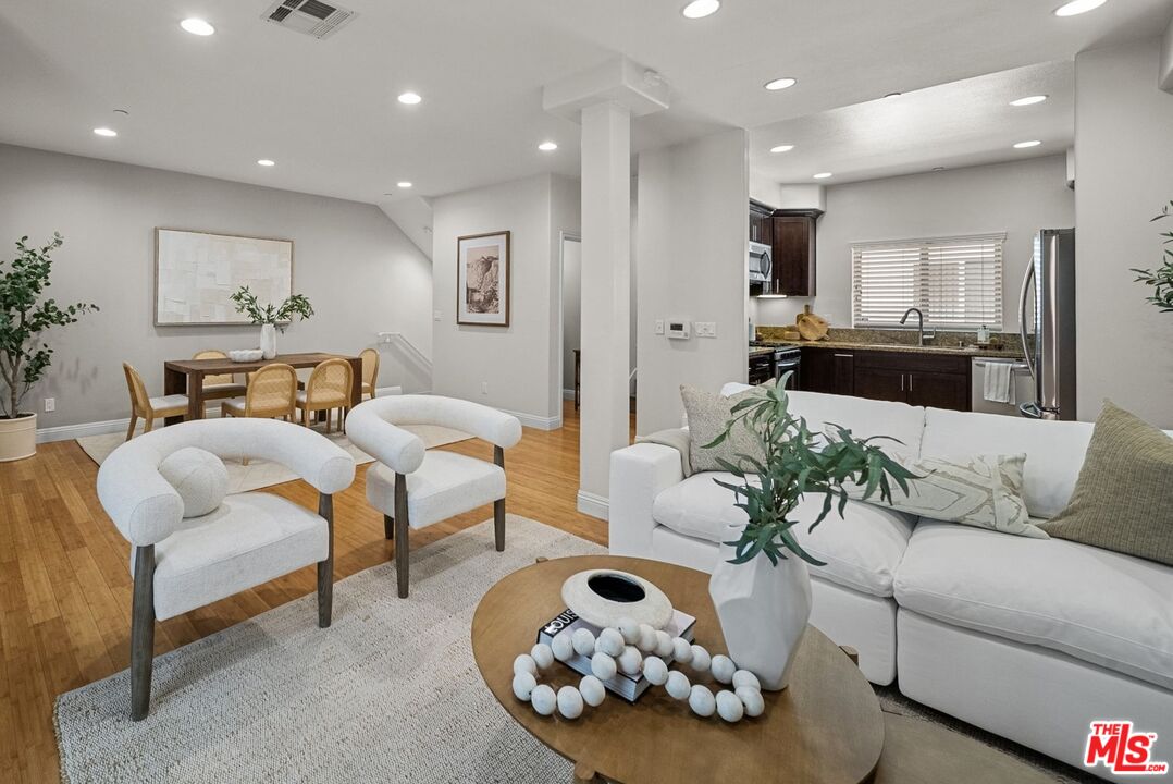 5727 Camellia Ave Unit: 108