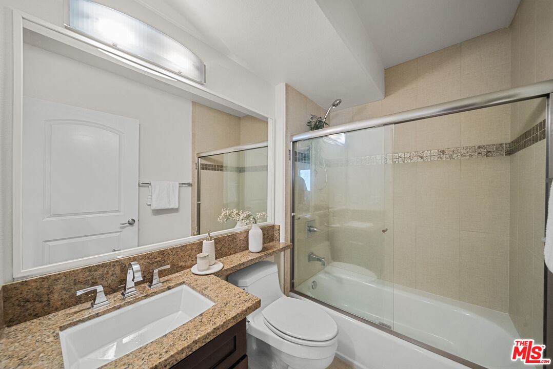 5727 Camellia Ave Unit: 108