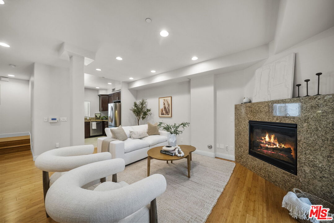 5727 Camellia Ave Unit: 108