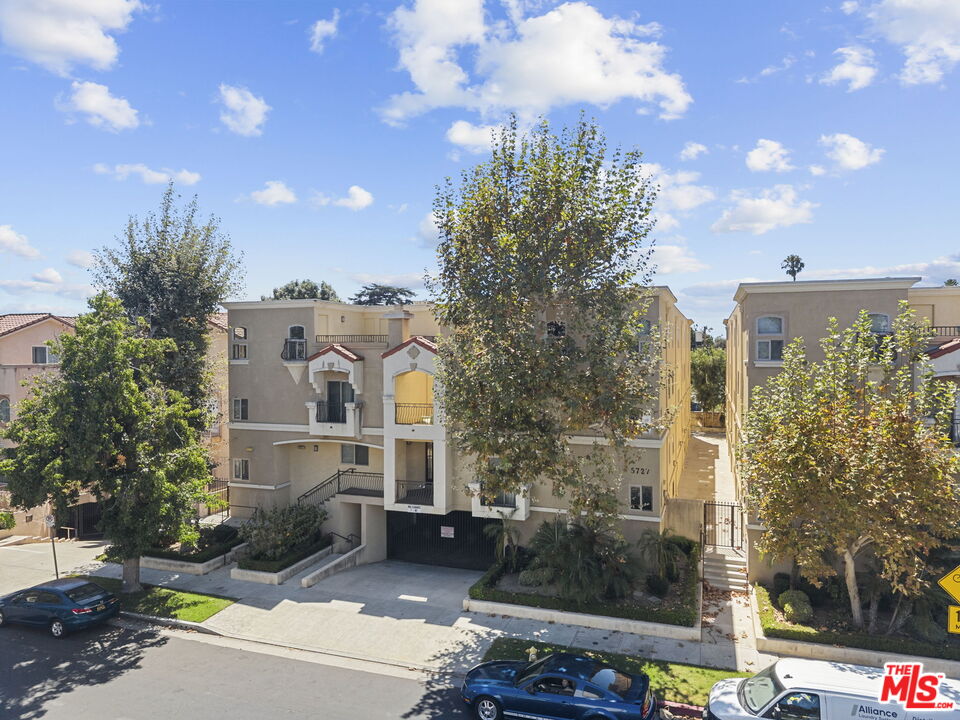 5727 Camellia Ave Unit: 108