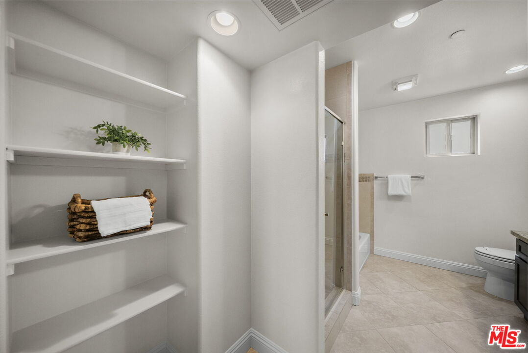 5727 Camellia Ave Unit: 108