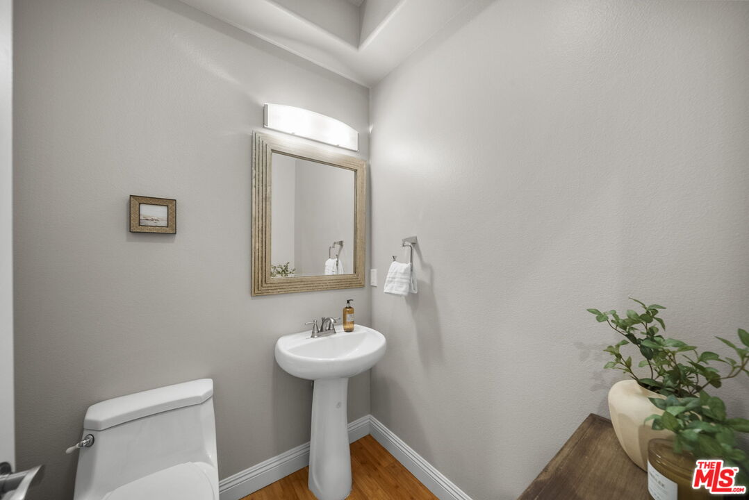 5727 Camellia Ave Unit: 108