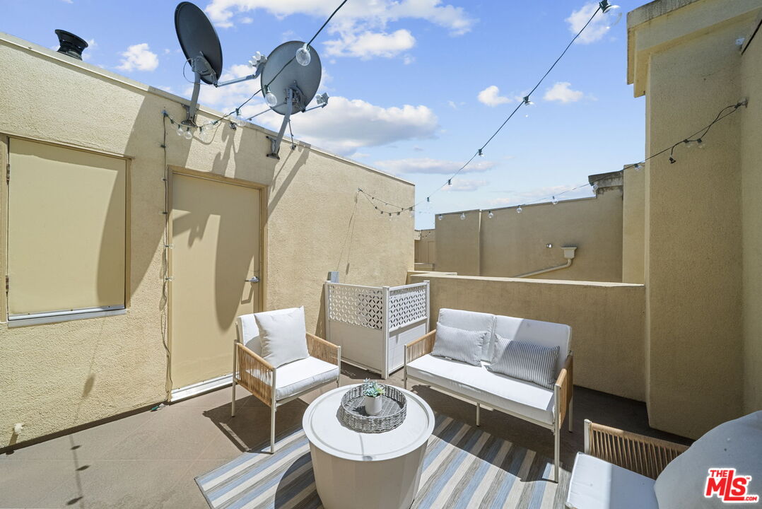 5727 Camellia Ave Unit: 108