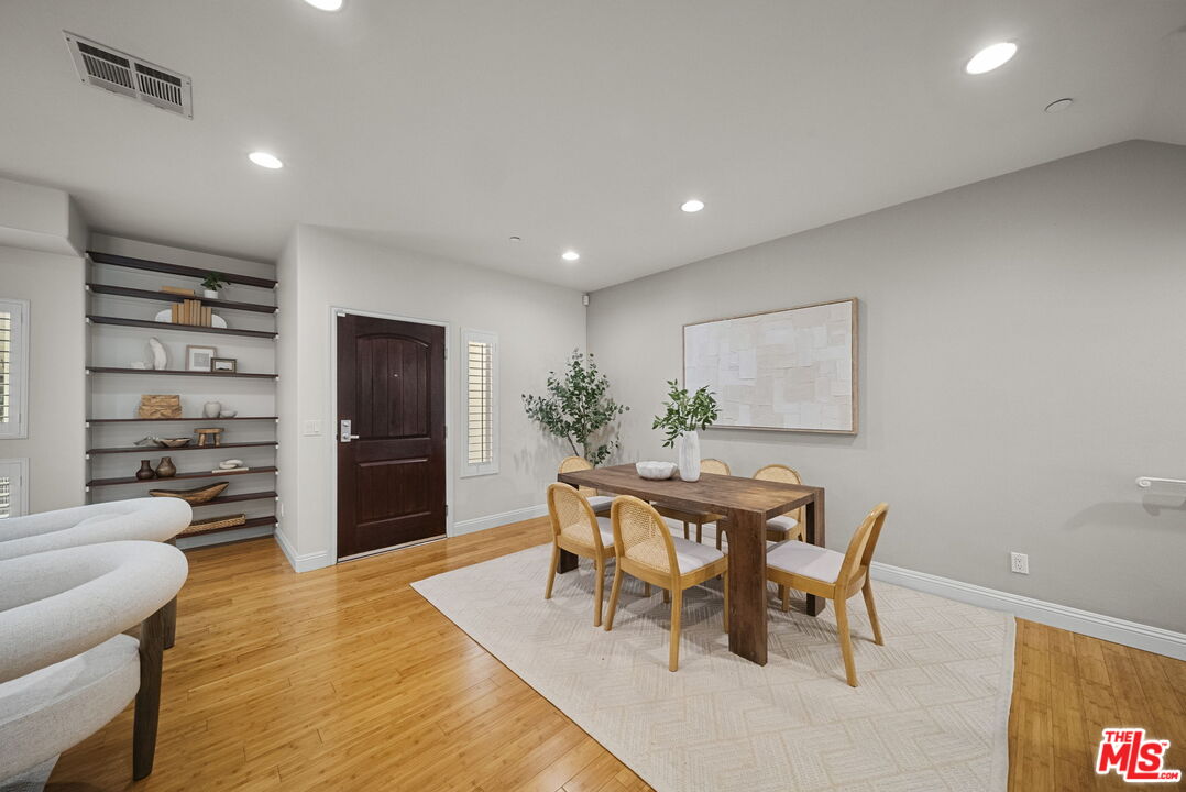 5727 Camellia Ave Unit: 108