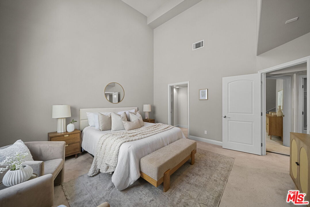 5727 Camellia Ave Unit: 108
