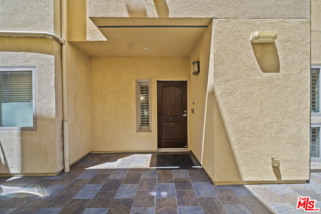 5727 Camellia Ave Unit: 108