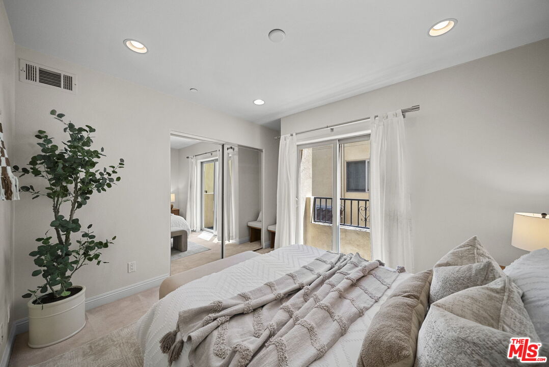 5727 Camellia Ave Unit: 108