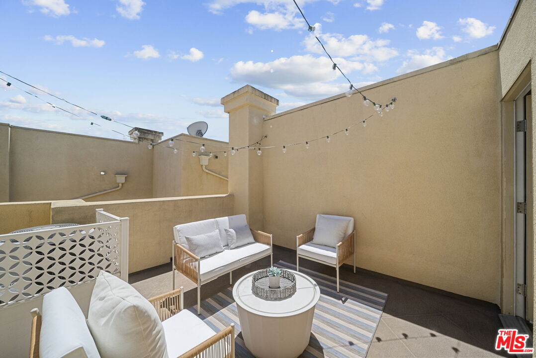 5727 Camellia Ave Unit: 108